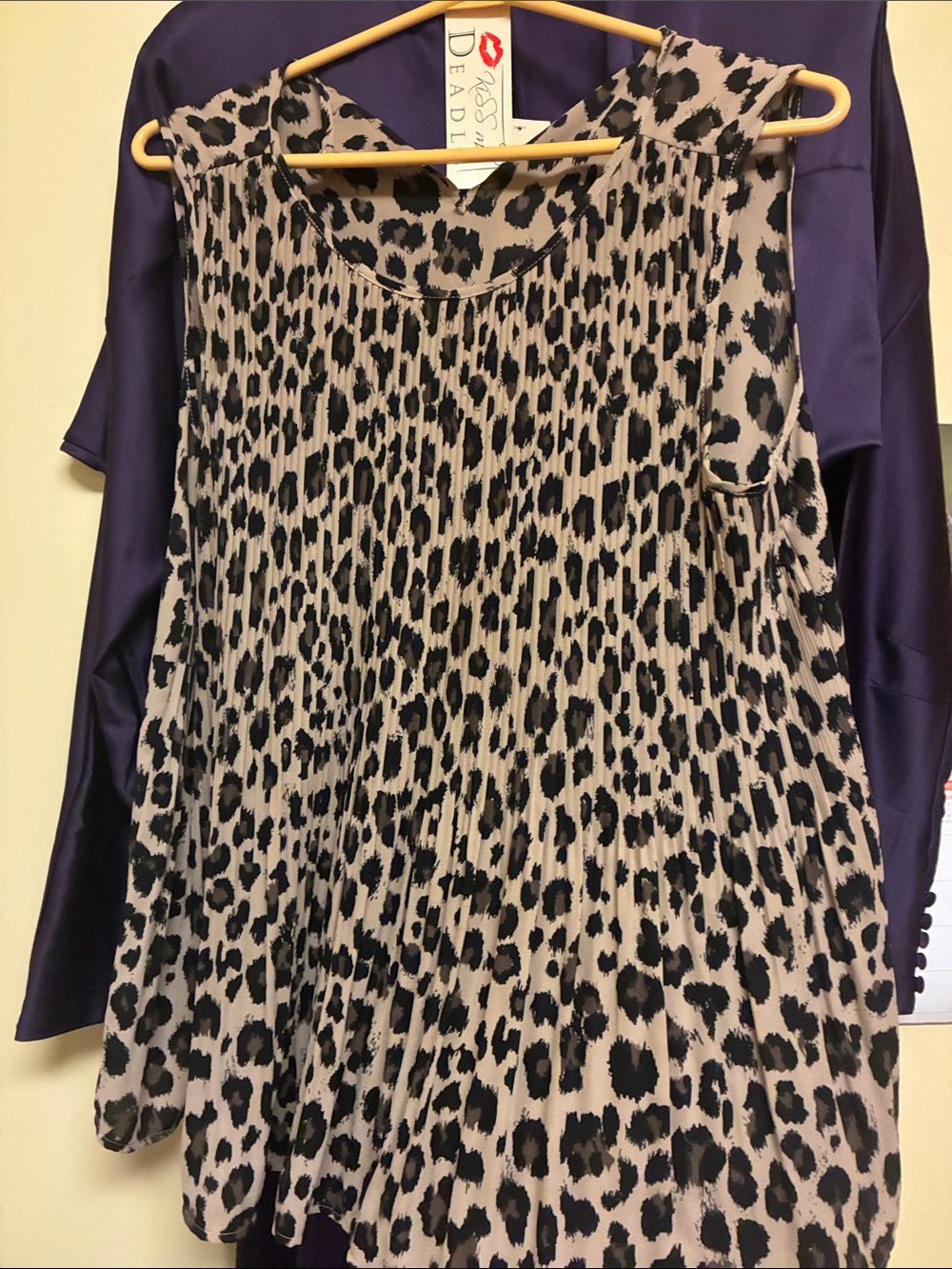 ALFRED SUNG Black Leopard Print Pleated Sleeveless Camisole